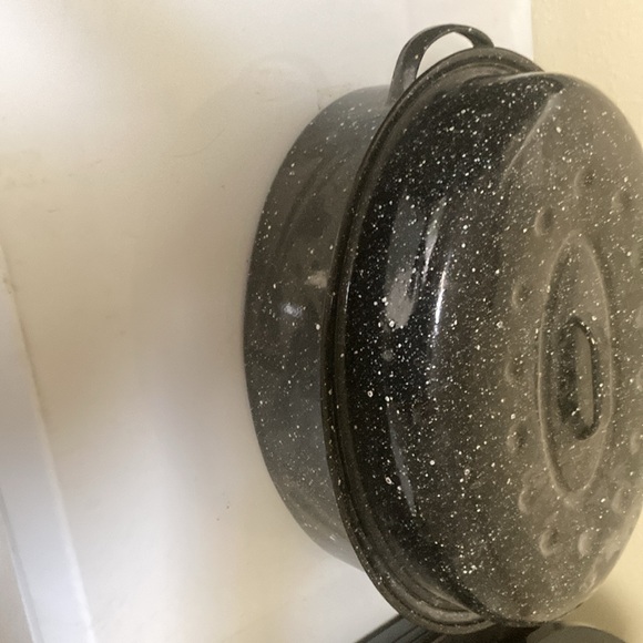 16 inch pot with lid and handles - Not Threshold brand - Picture 2 of 8